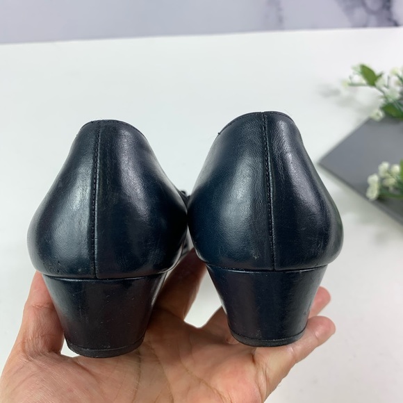 Sold! Salvatore Ferragamo Vara Pump Blue Shoes - Picture 4 of 10